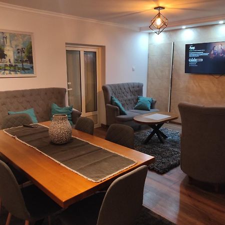 Vila Mila Riverside Apartments 斯梅代雷沃 客房 照片