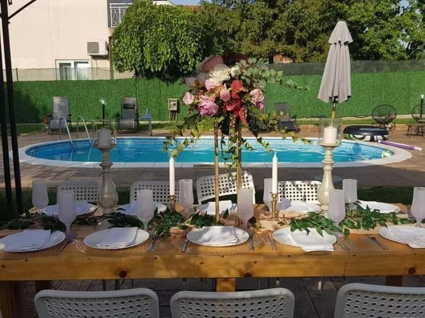 Vila Mila Riverside Apartments 斯梅代雷沃 外观 照片