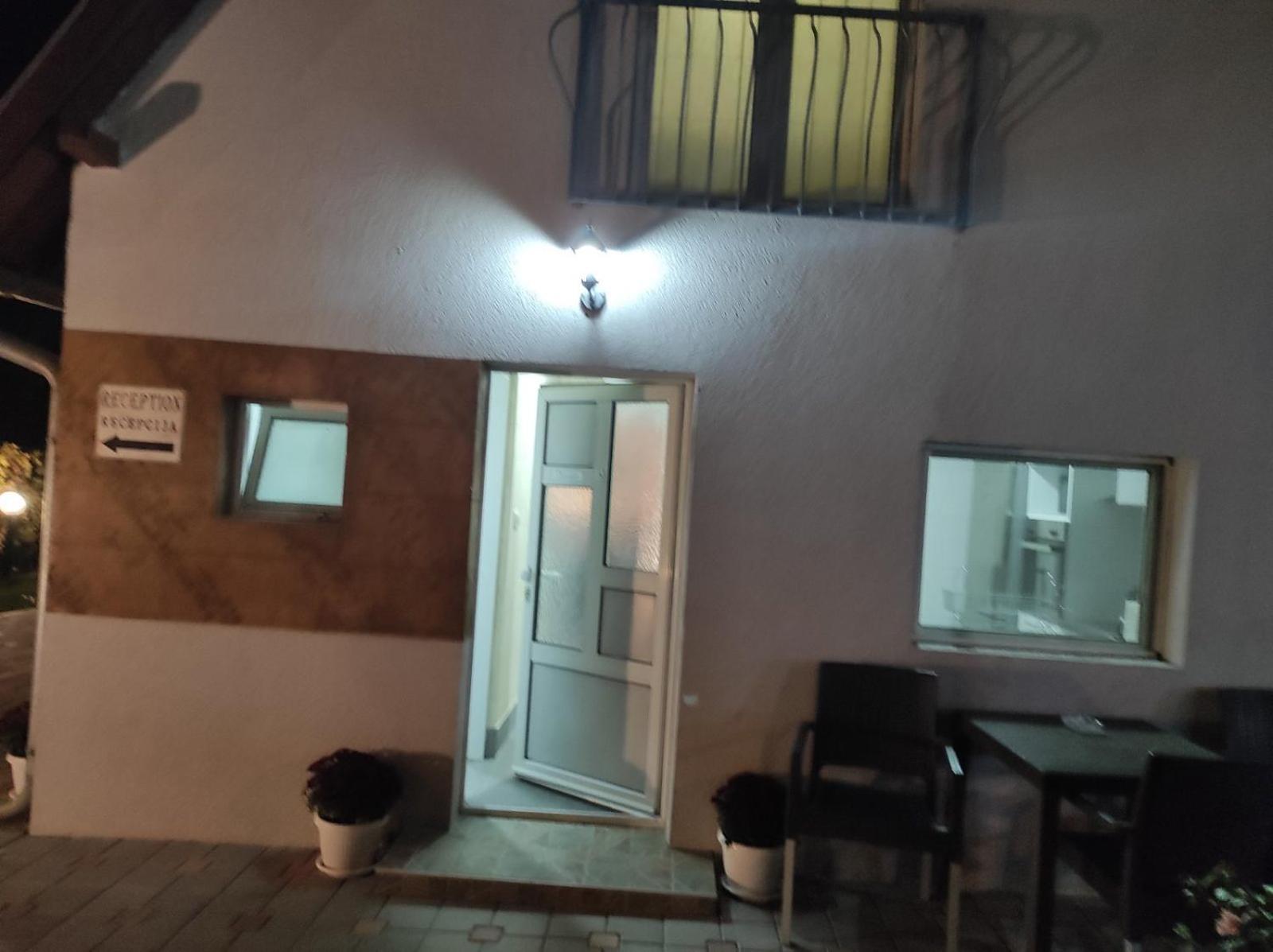 Vila Mila Riverside Apartments 斯梅代雷沃 客房 照片