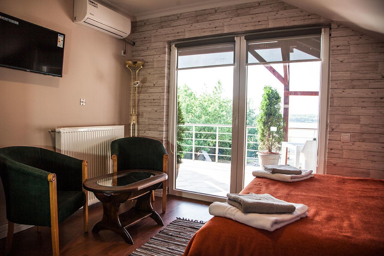 Vila Mila Riverside Apartments 斯梅代雷沃 外观 照片